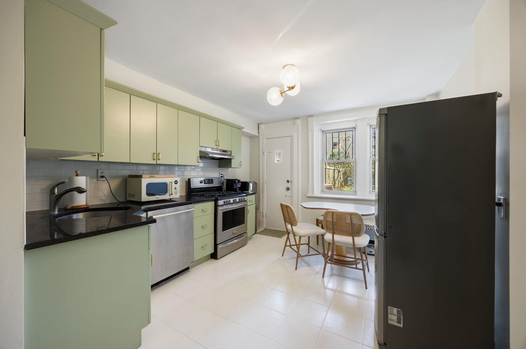 289.5 8TH ST