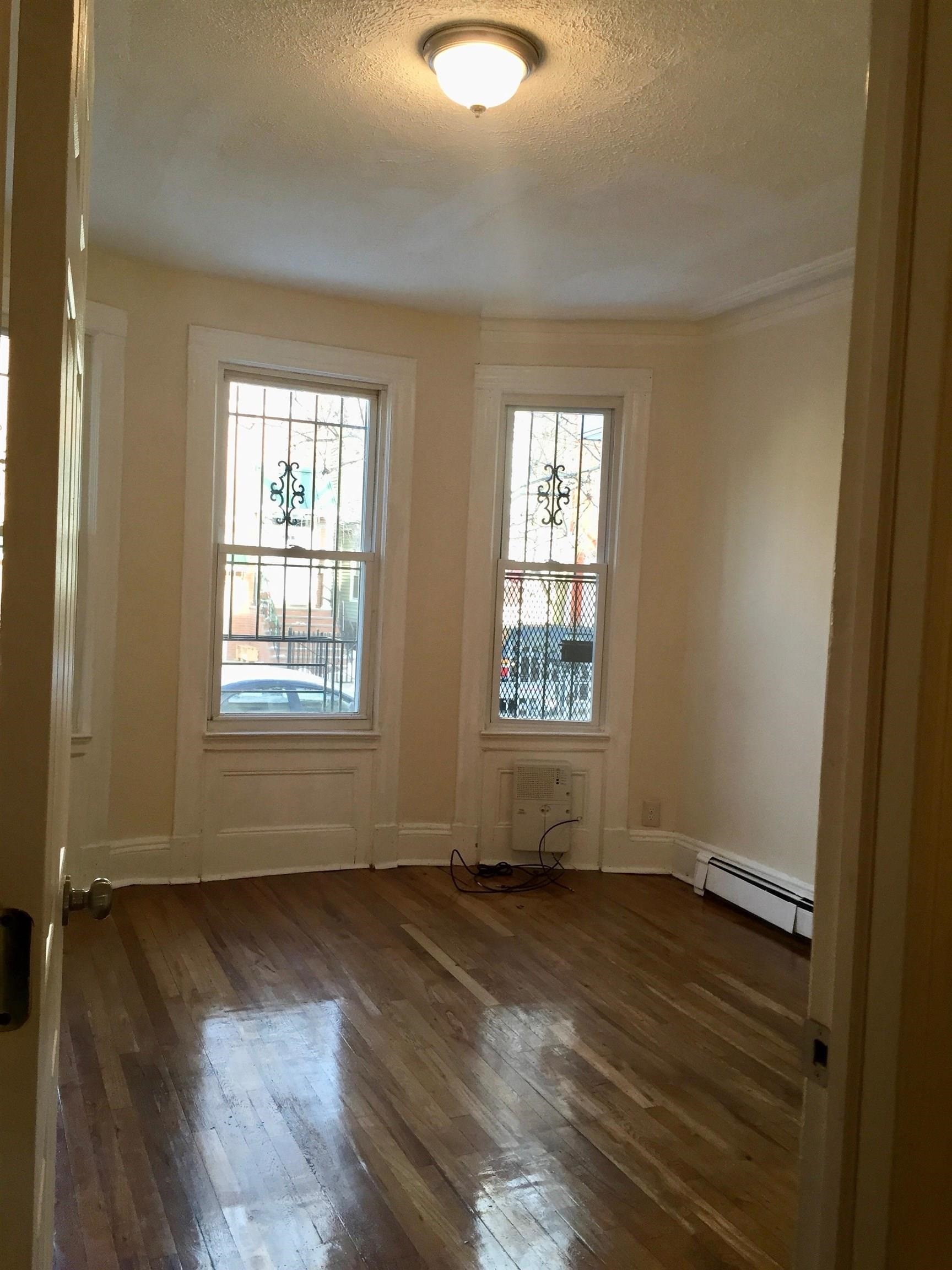 31 VAN NOSTRAND AVE