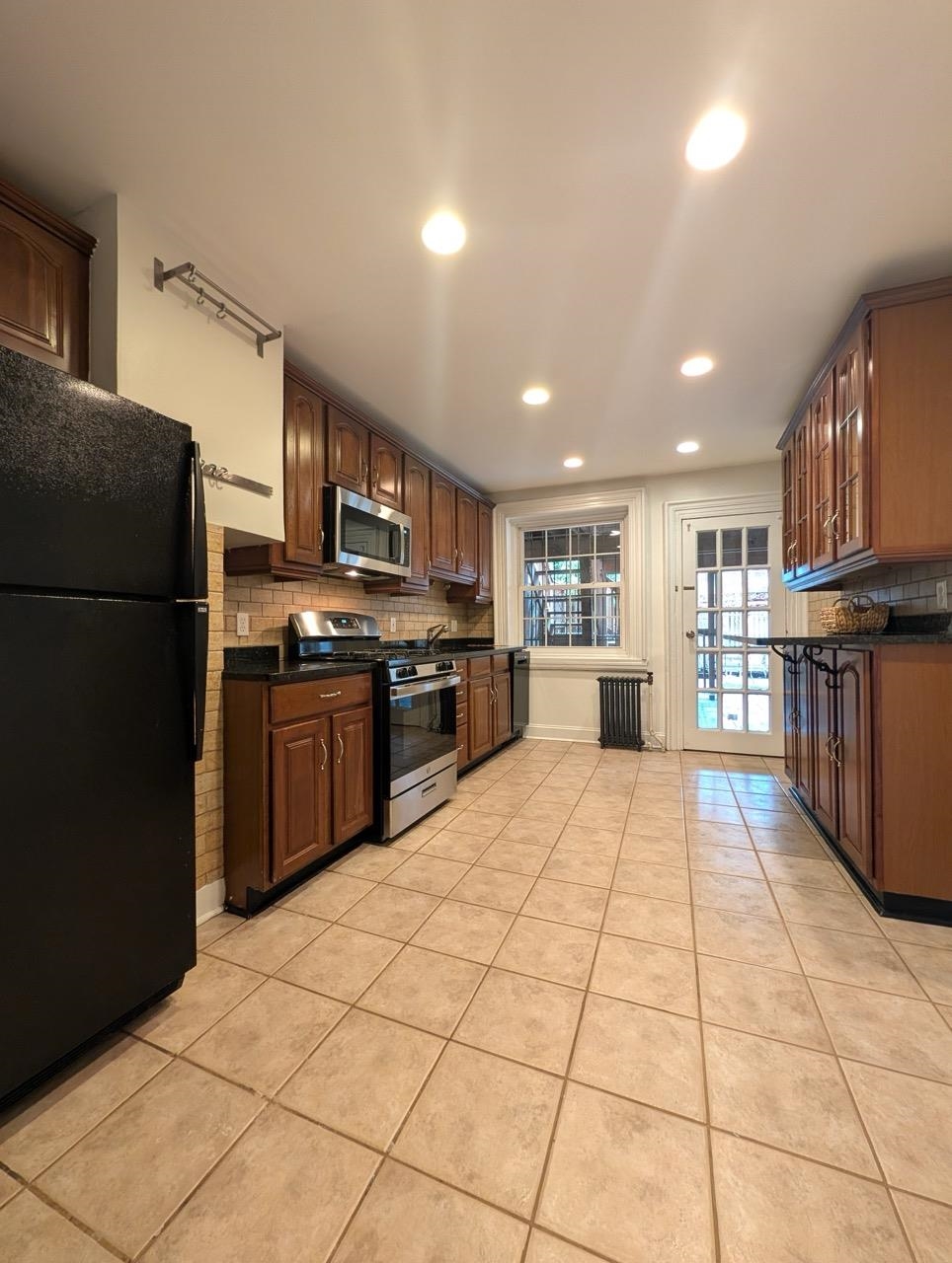 136 MERCER ST Unit: 1