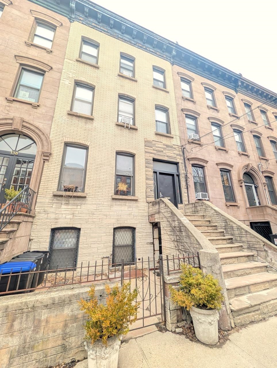 136 MERCER ST Unit: 1