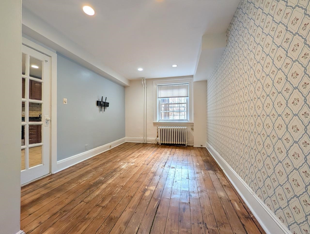 136 MERCER ST Unit: 1