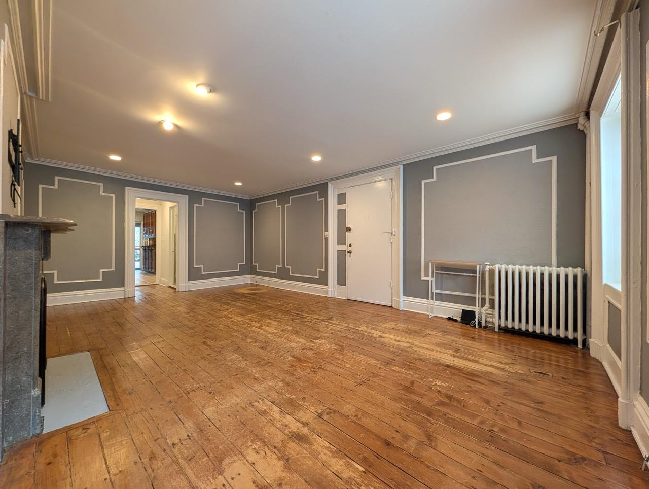 136 MERCER ST Unit: 1