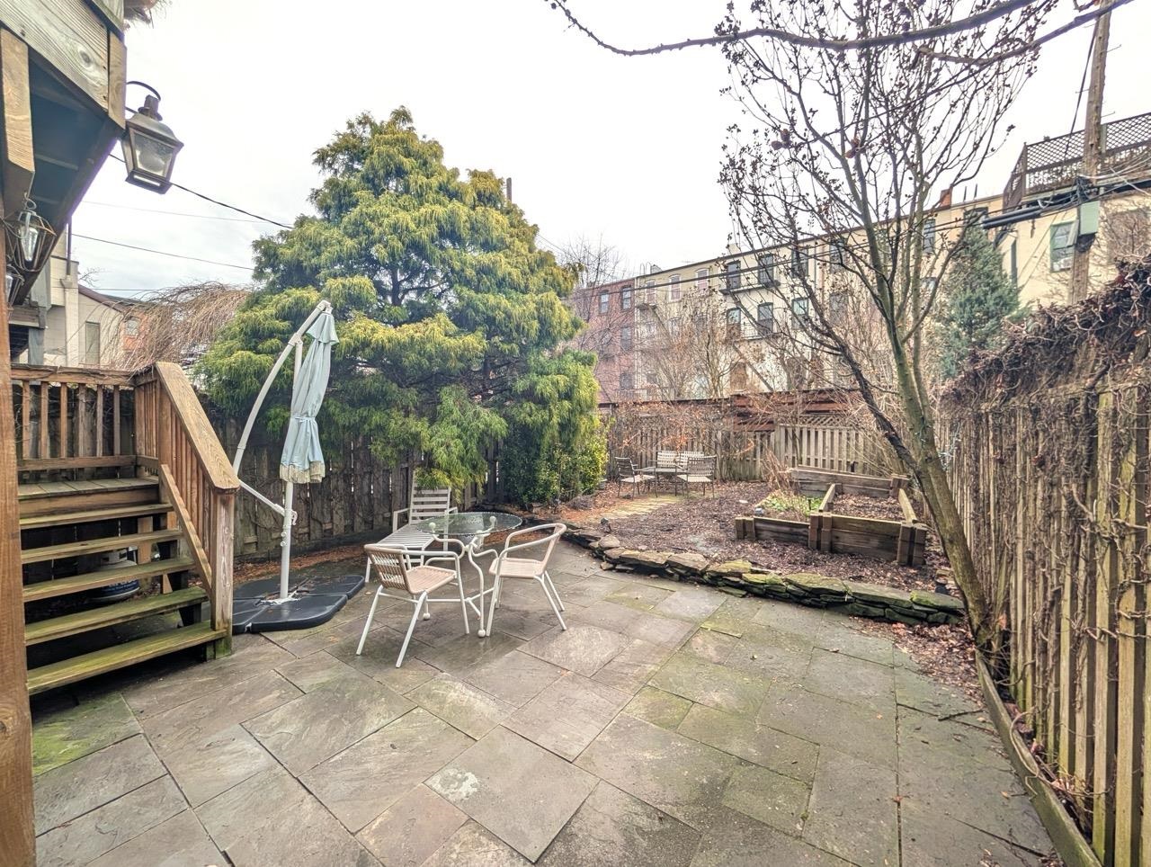 136 MERCER ST Unit: 1