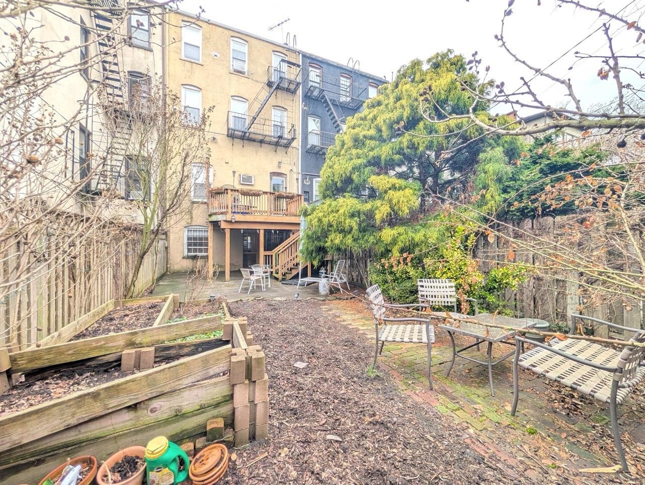 136 MERCER ST Unit: 1