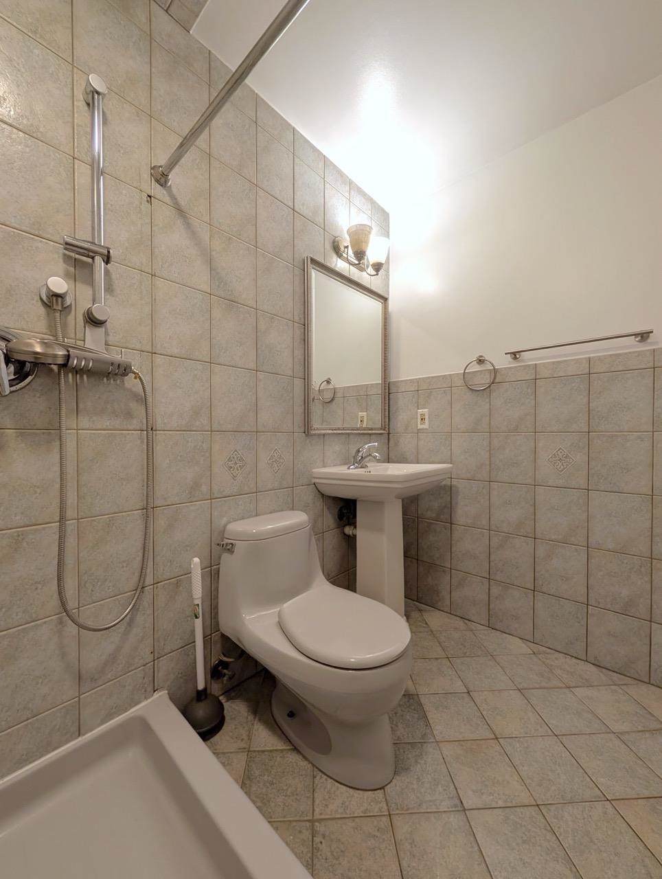 136 MERCER ST Unit: 1