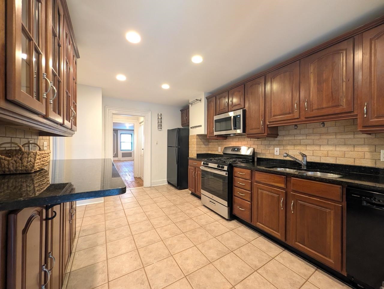 136 MERCER ST Unit: 1