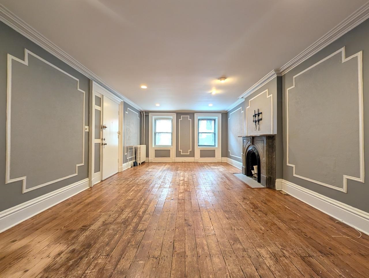 136 MERCER ST Unit: 1