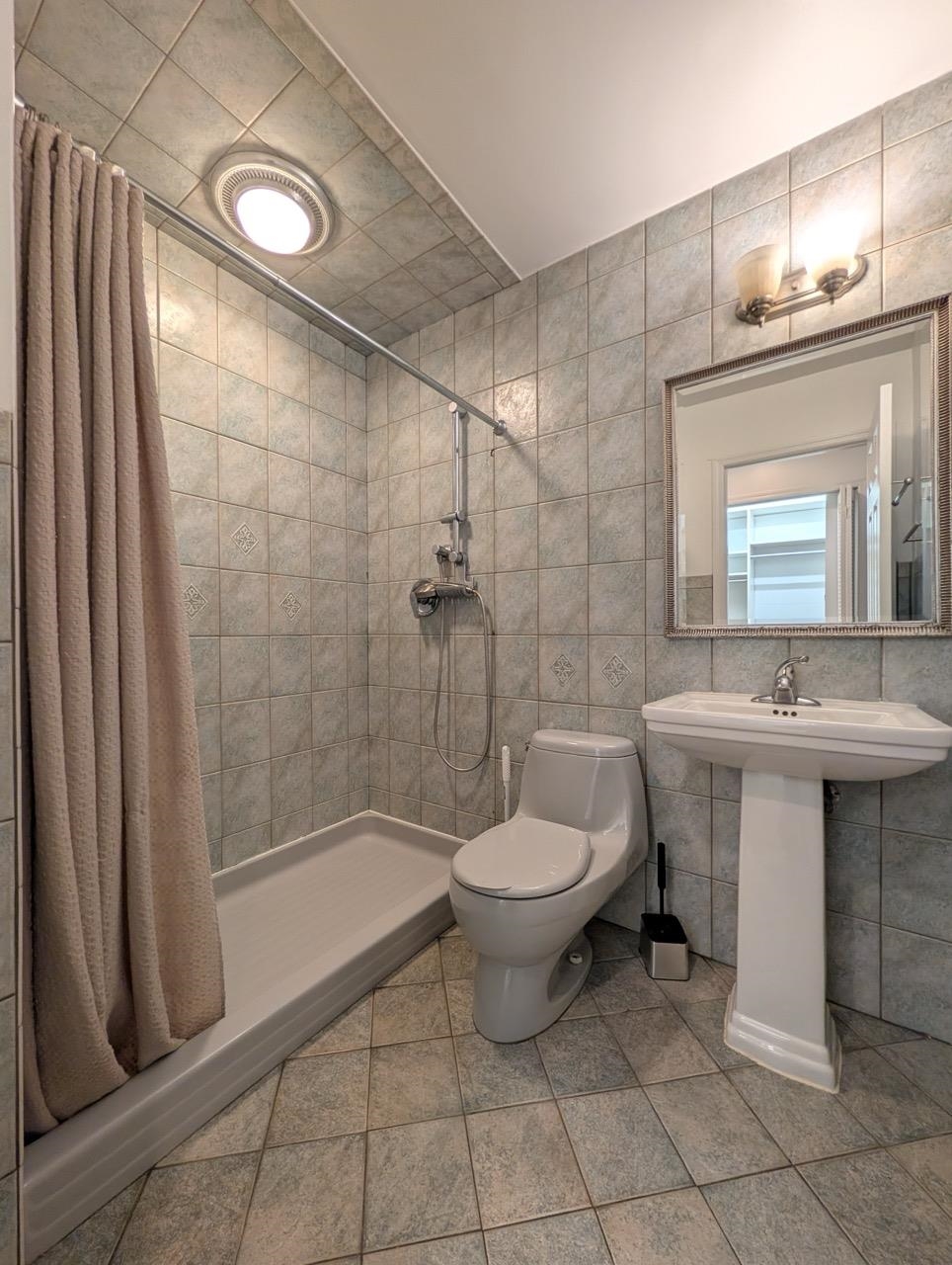 136 MERCER ST Unit: 1