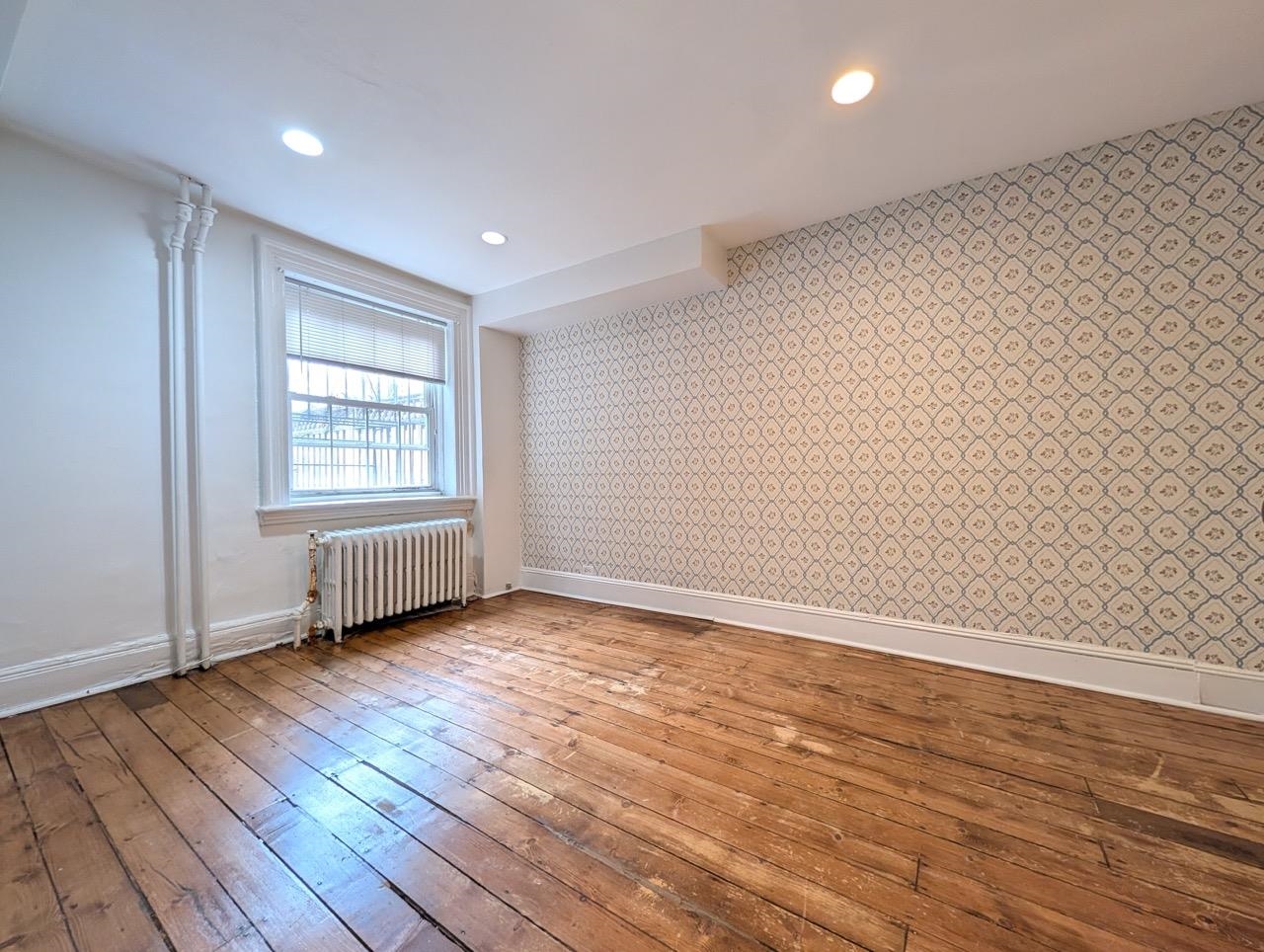 136 MERCER ST Unit: 1