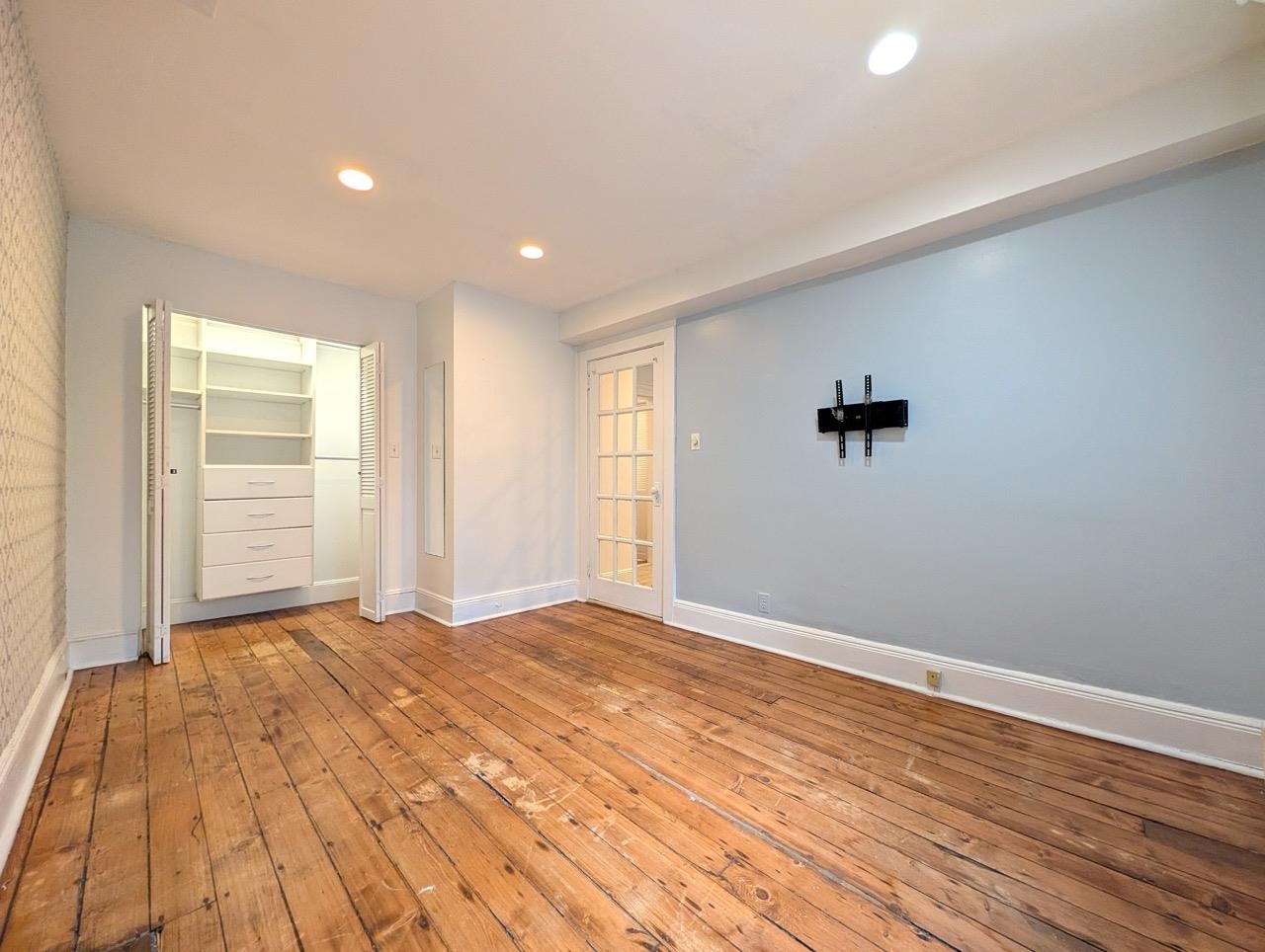 136 MERCER ST Unit: 1