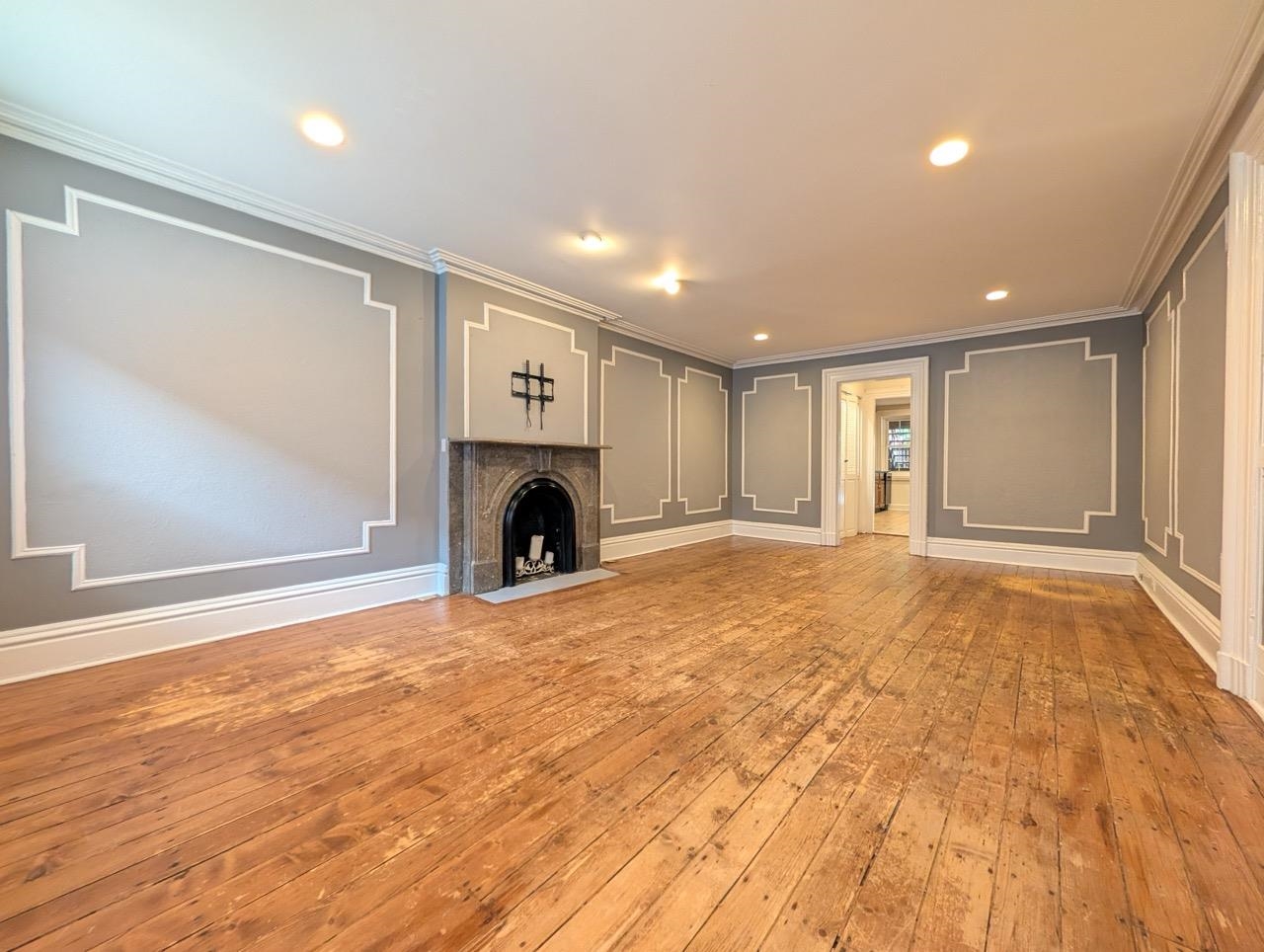 136 MERCER ST Unit: 1