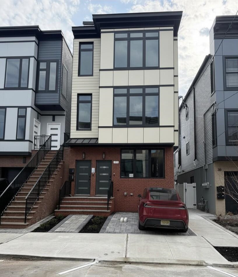 33 GRAHAM ST Unit: 3