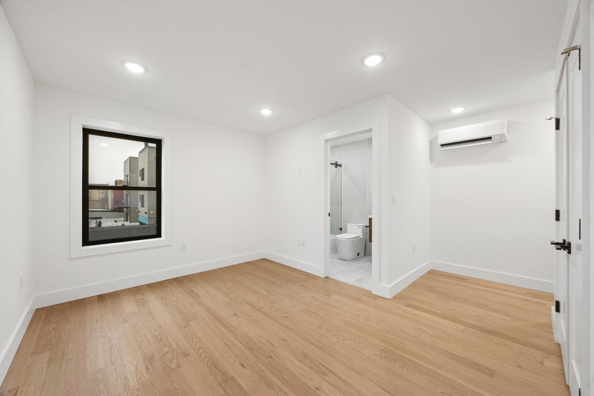 33 GRAHAM ST Unit: 3