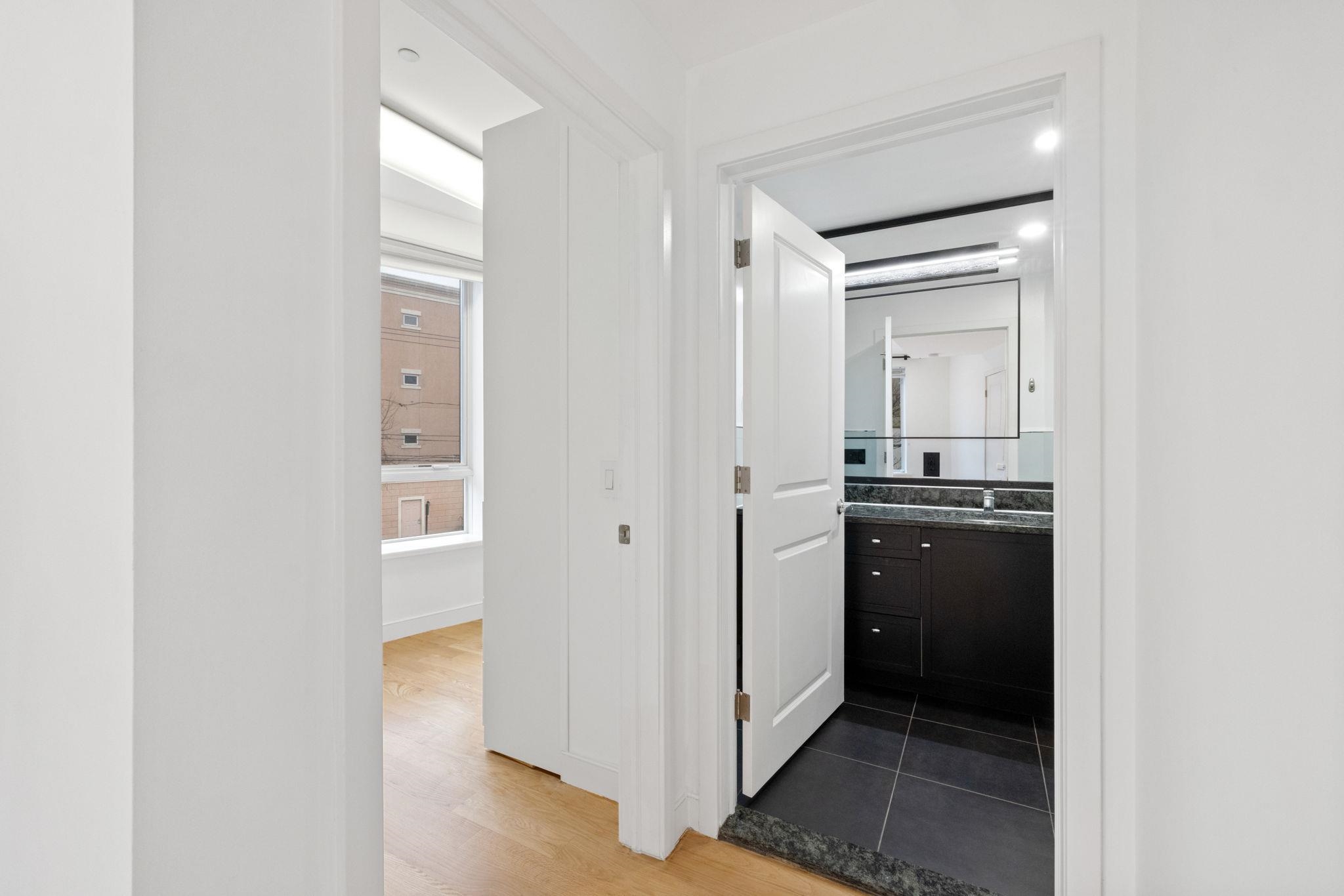 296 GRAND ST Unit: 1A