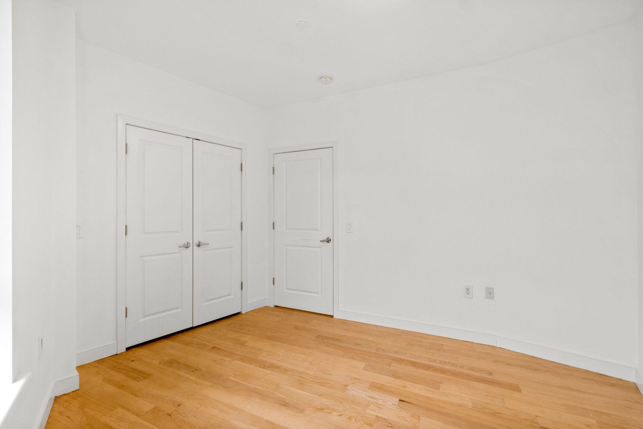 296 GRAND ST Unit: 1A