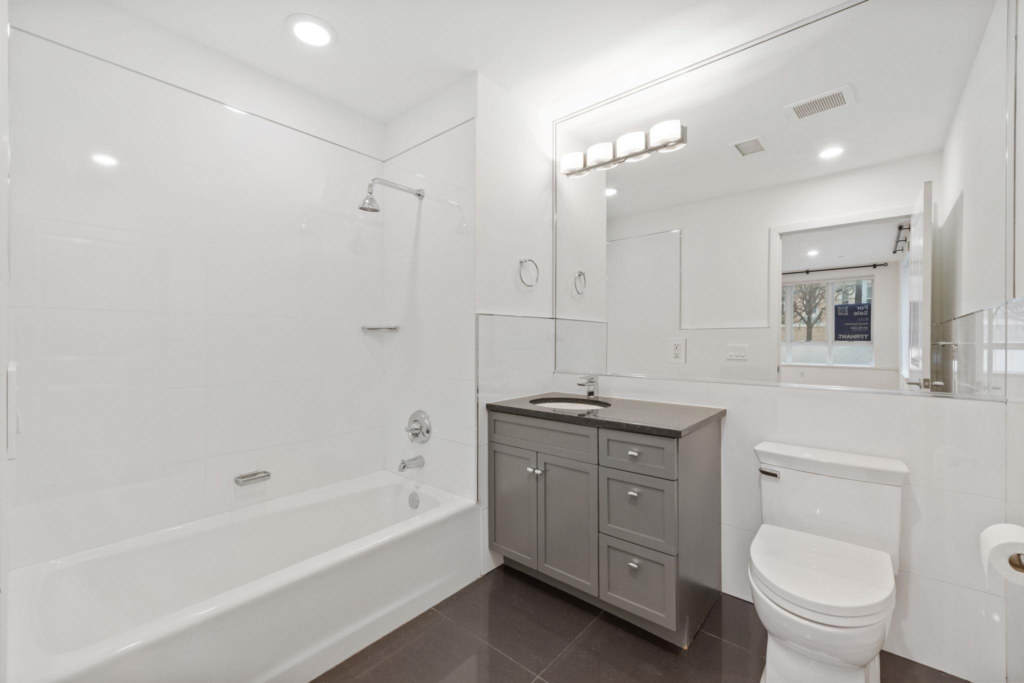 296 GRAND ST Unit: 1A