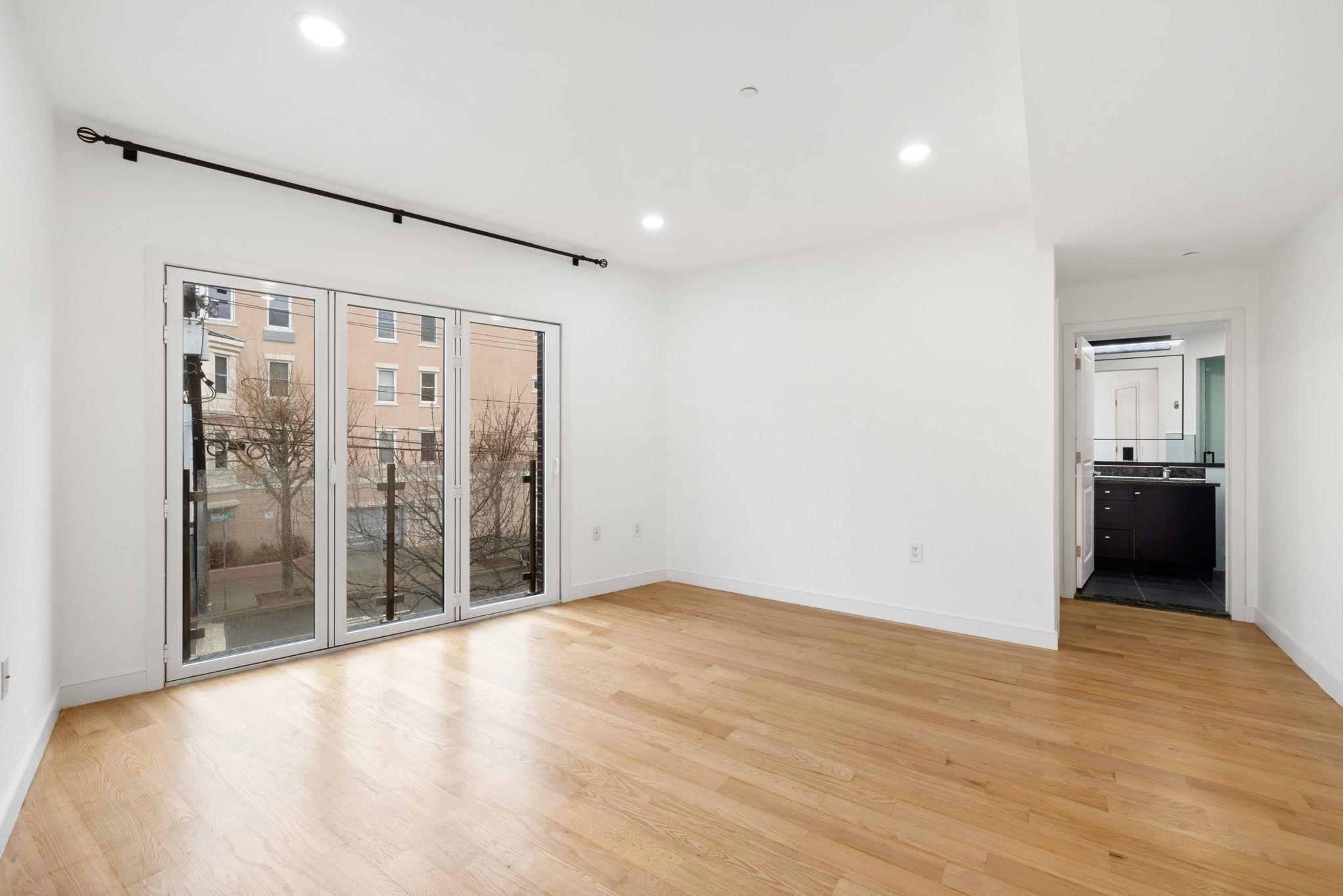 296 GRAND ST Unit: 1A