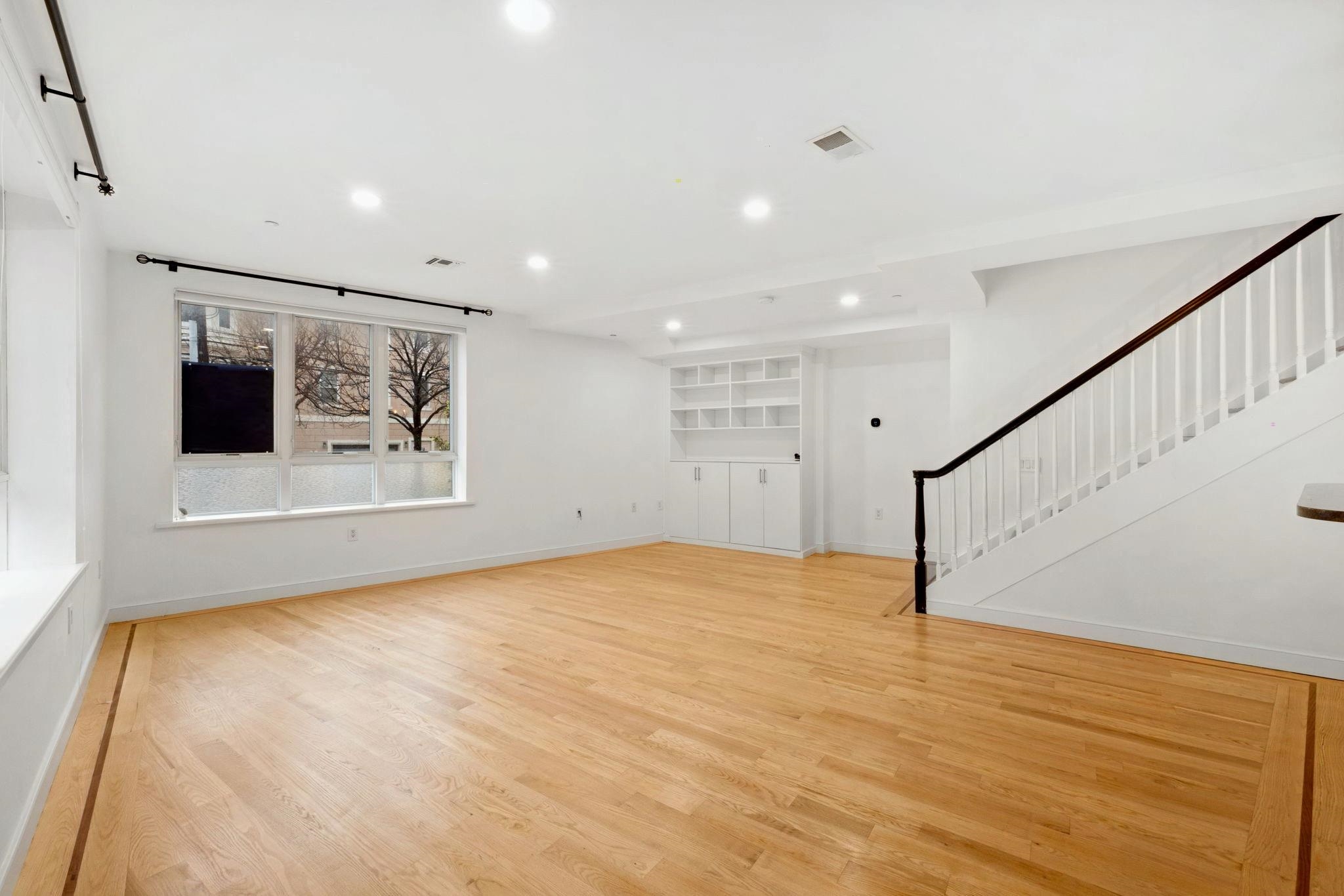 296 GRAND ST Unit: 1A