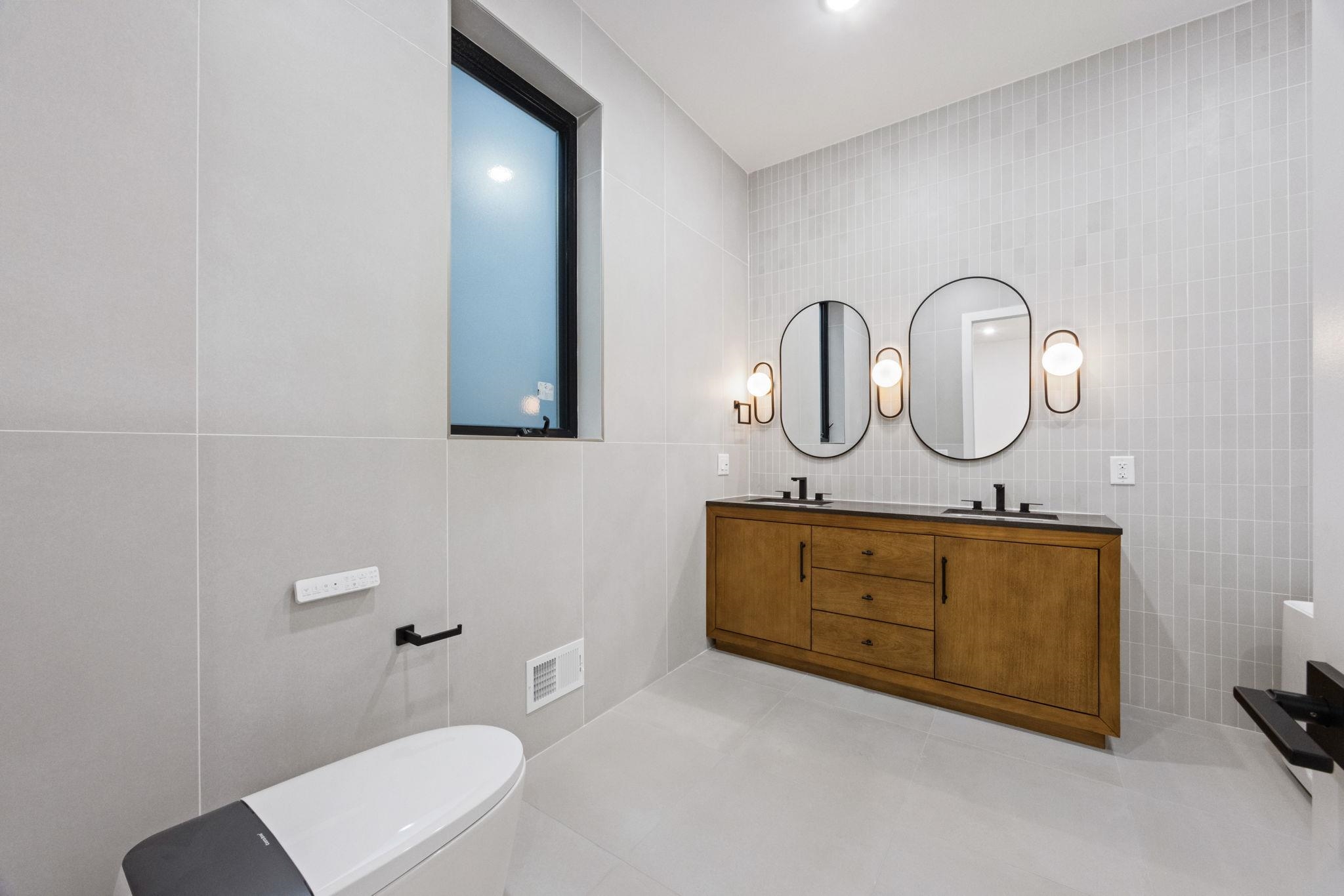 33 GRAHAM ST Unit: 1