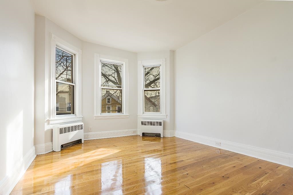 35 ROSE AVE