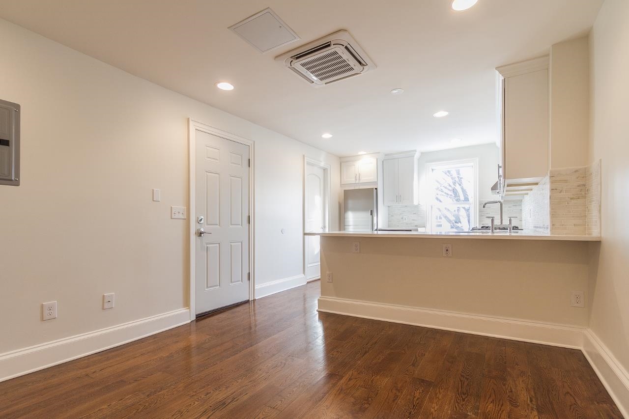 215 8TH ST