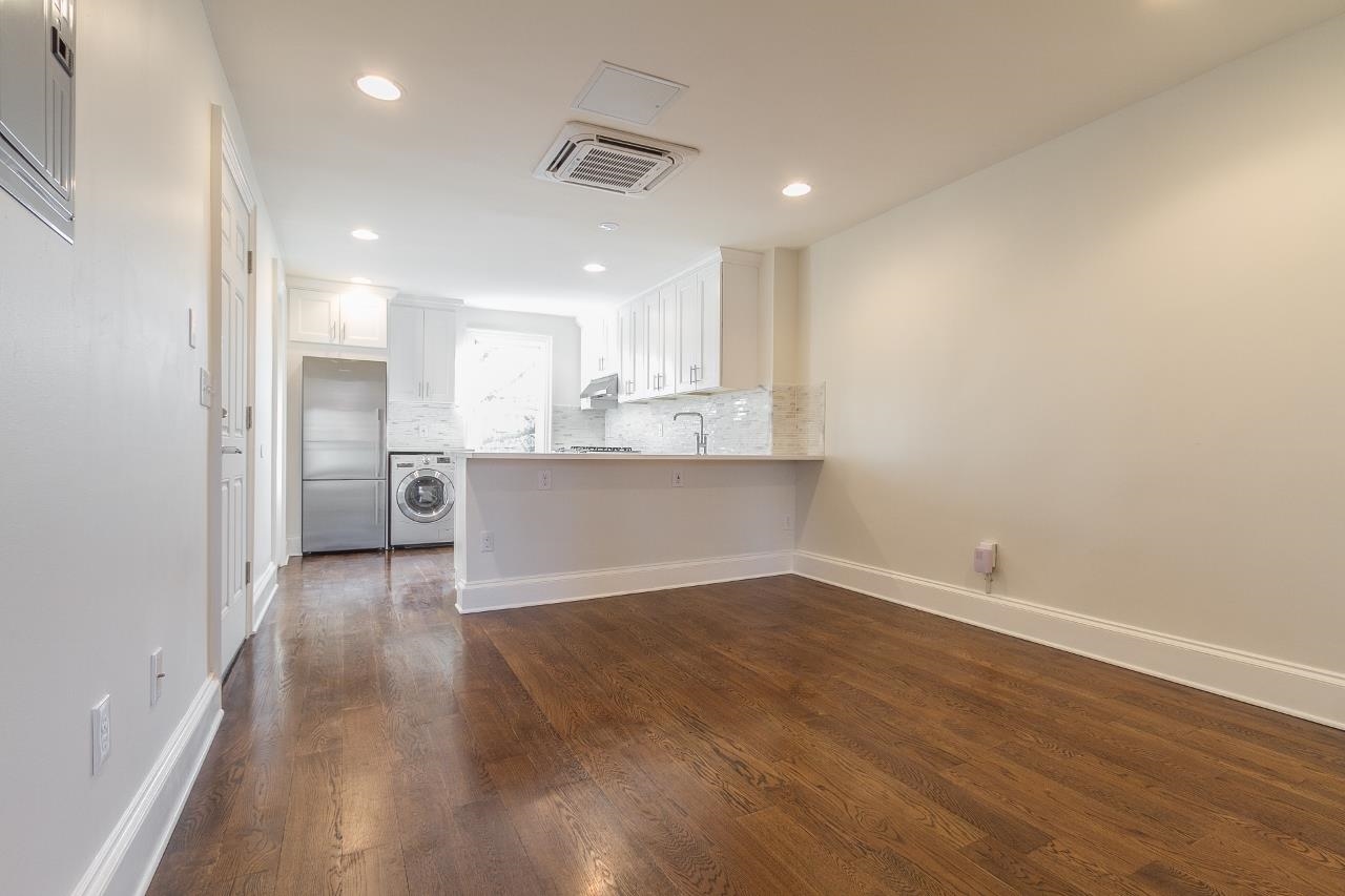 215 8TH ST