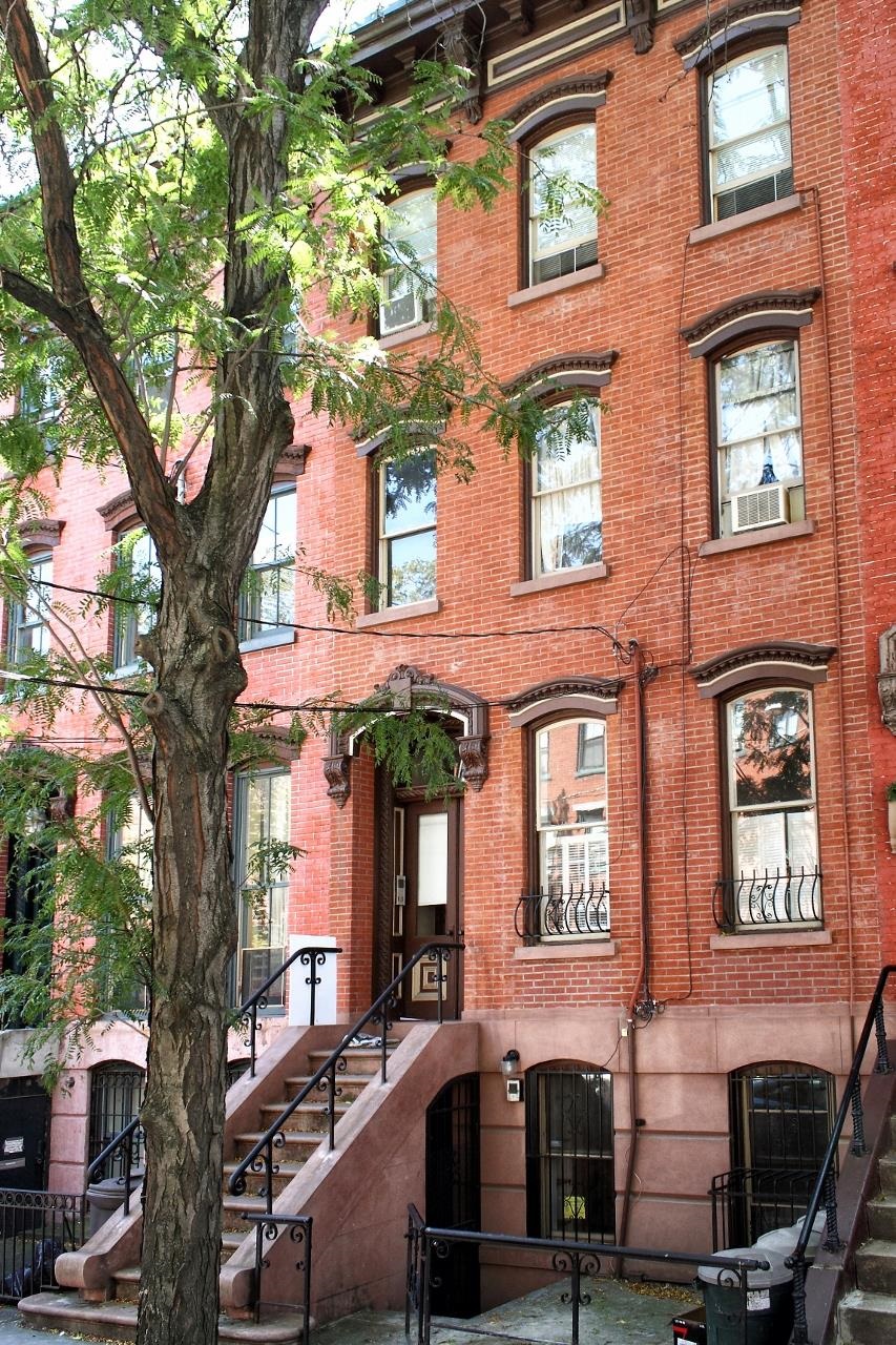 215 8TH ST