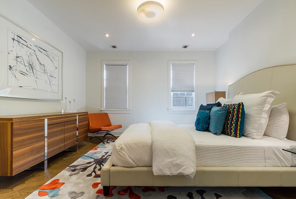 220.5 3RD ST