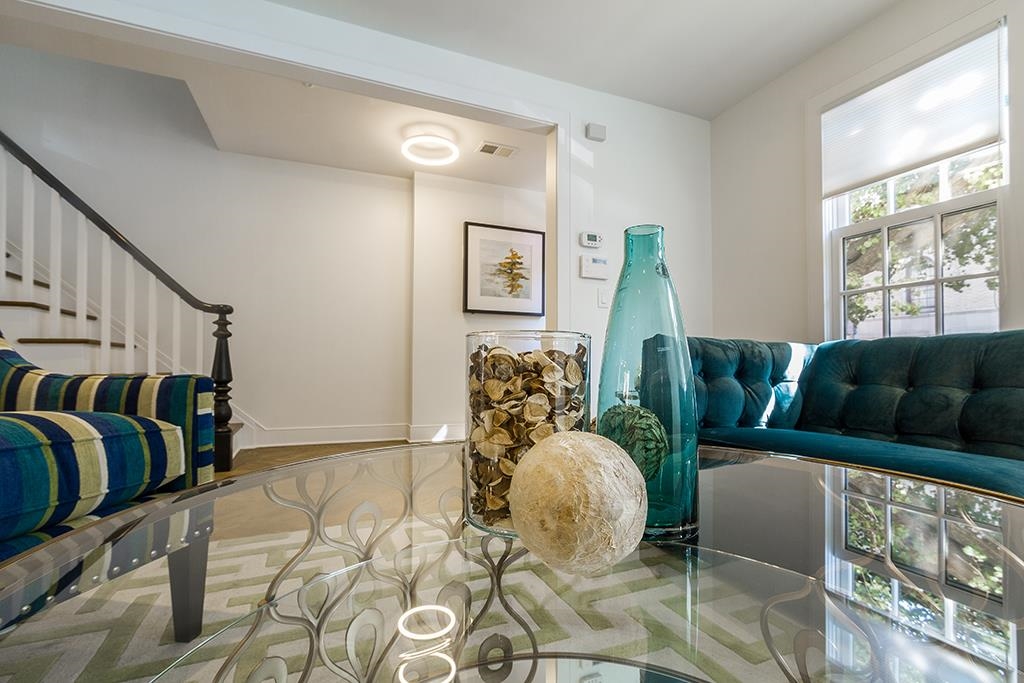 220.5 3RD ST