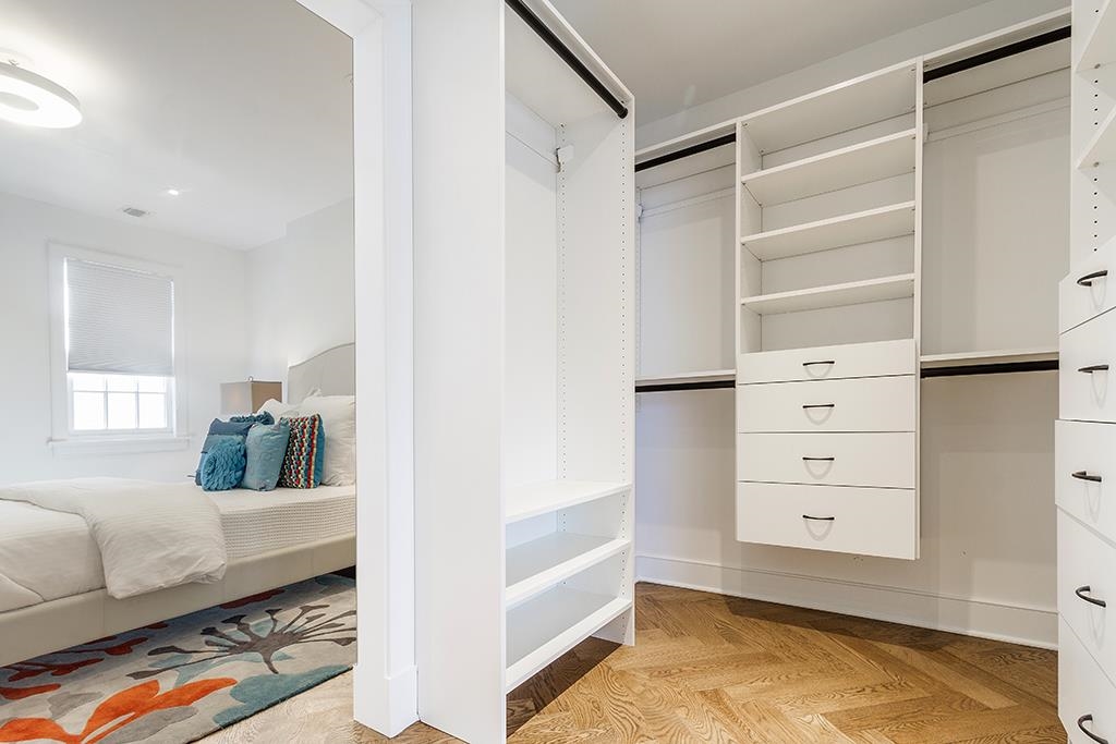 220.5 3RD ST