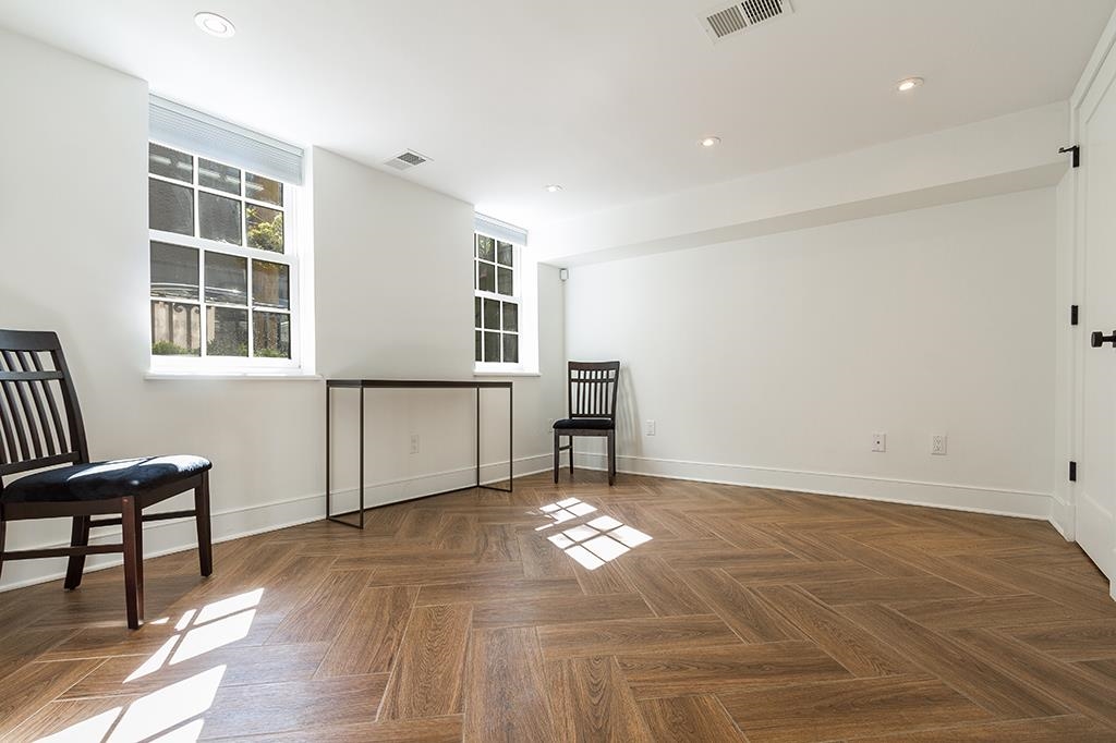 220.5 3RD ST