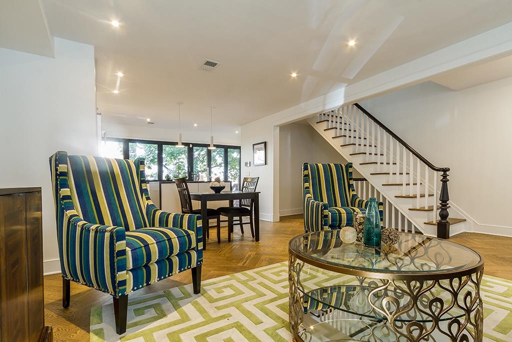 220.5 3RD ST