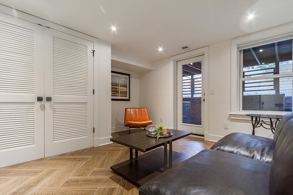 220.5 3RD ST