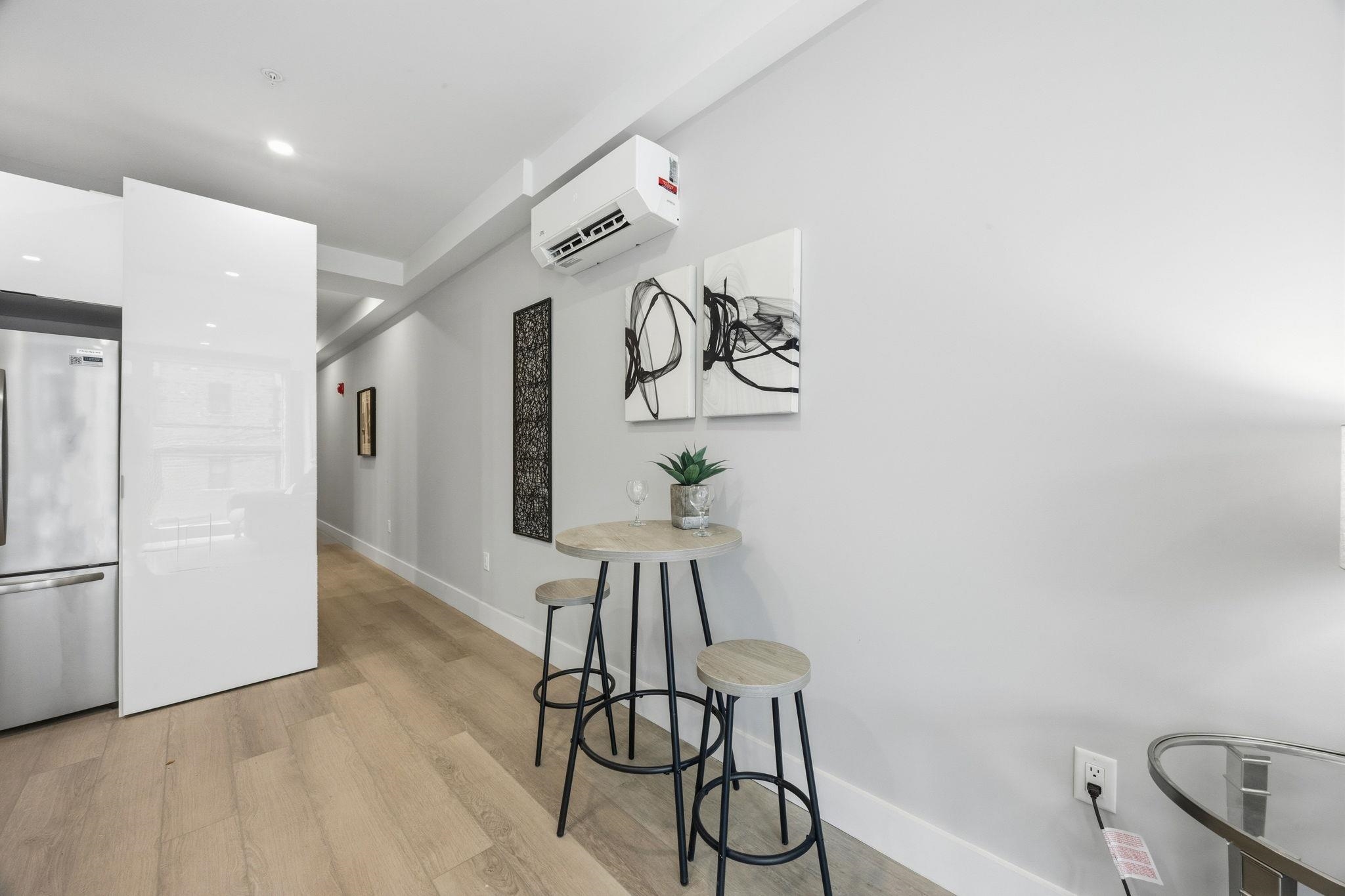 77 VAN REYPEN ST Unit: 1