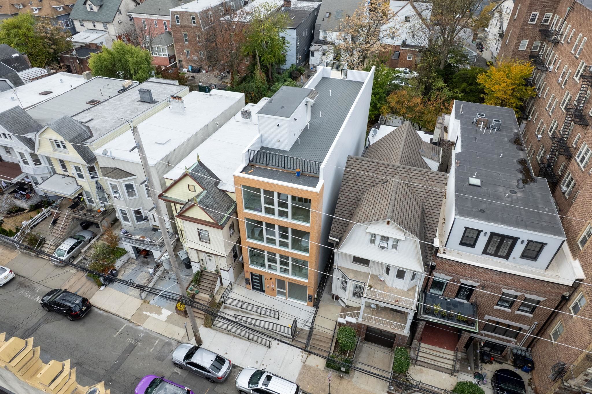 77 VAN REYPEN ST Unit: 1