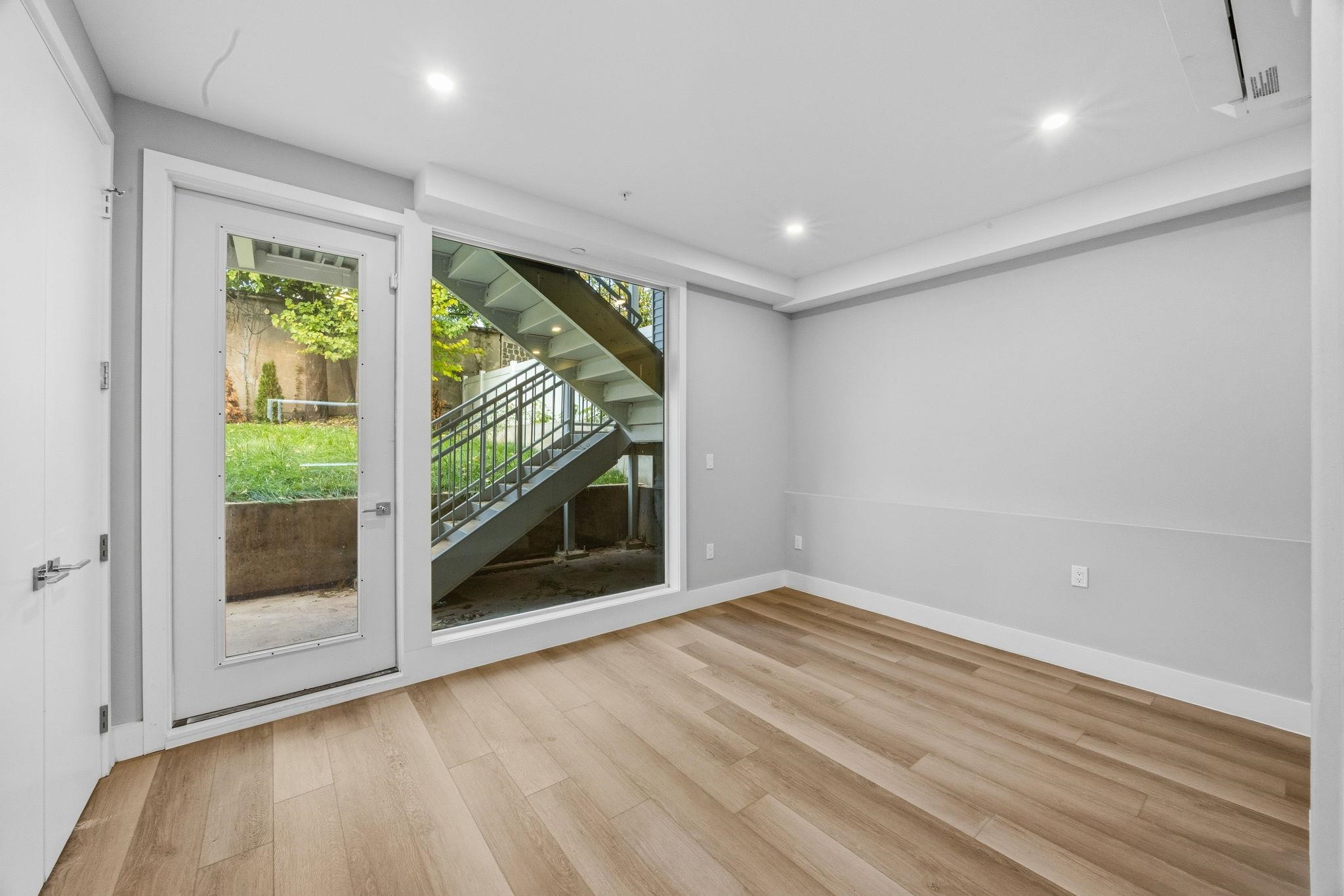 77 VAN REYPEN ST Unit: 1