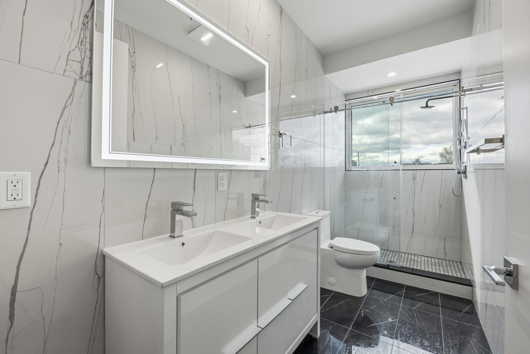 77 VAN REYPEN ST Unit: 4