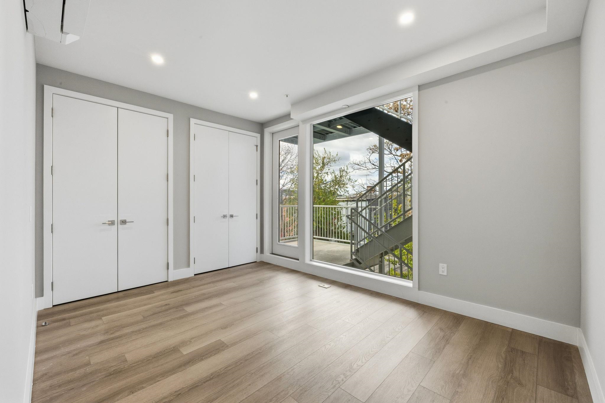 77 VAN REYPEN ST Unit: 4