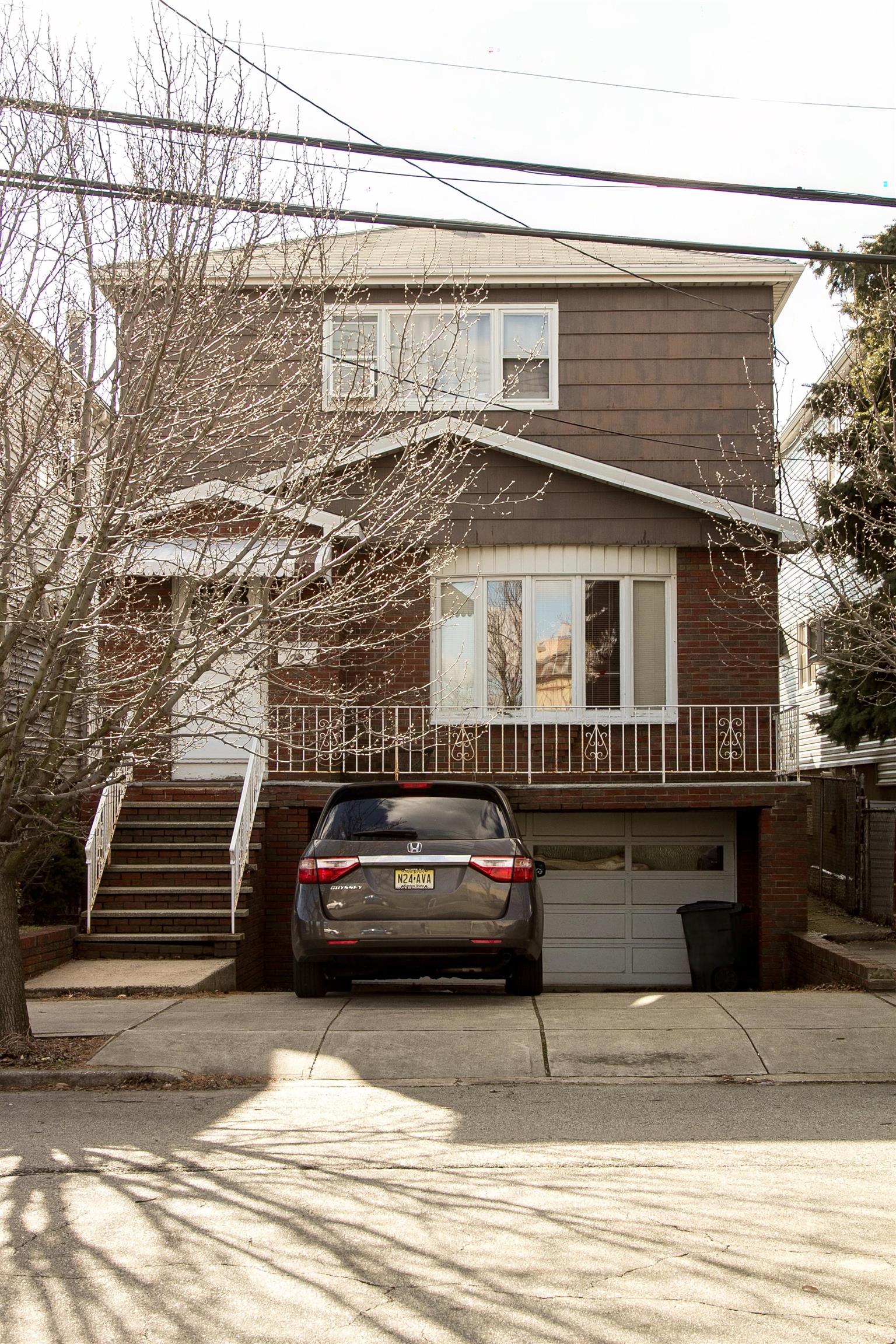 8 OAK ST