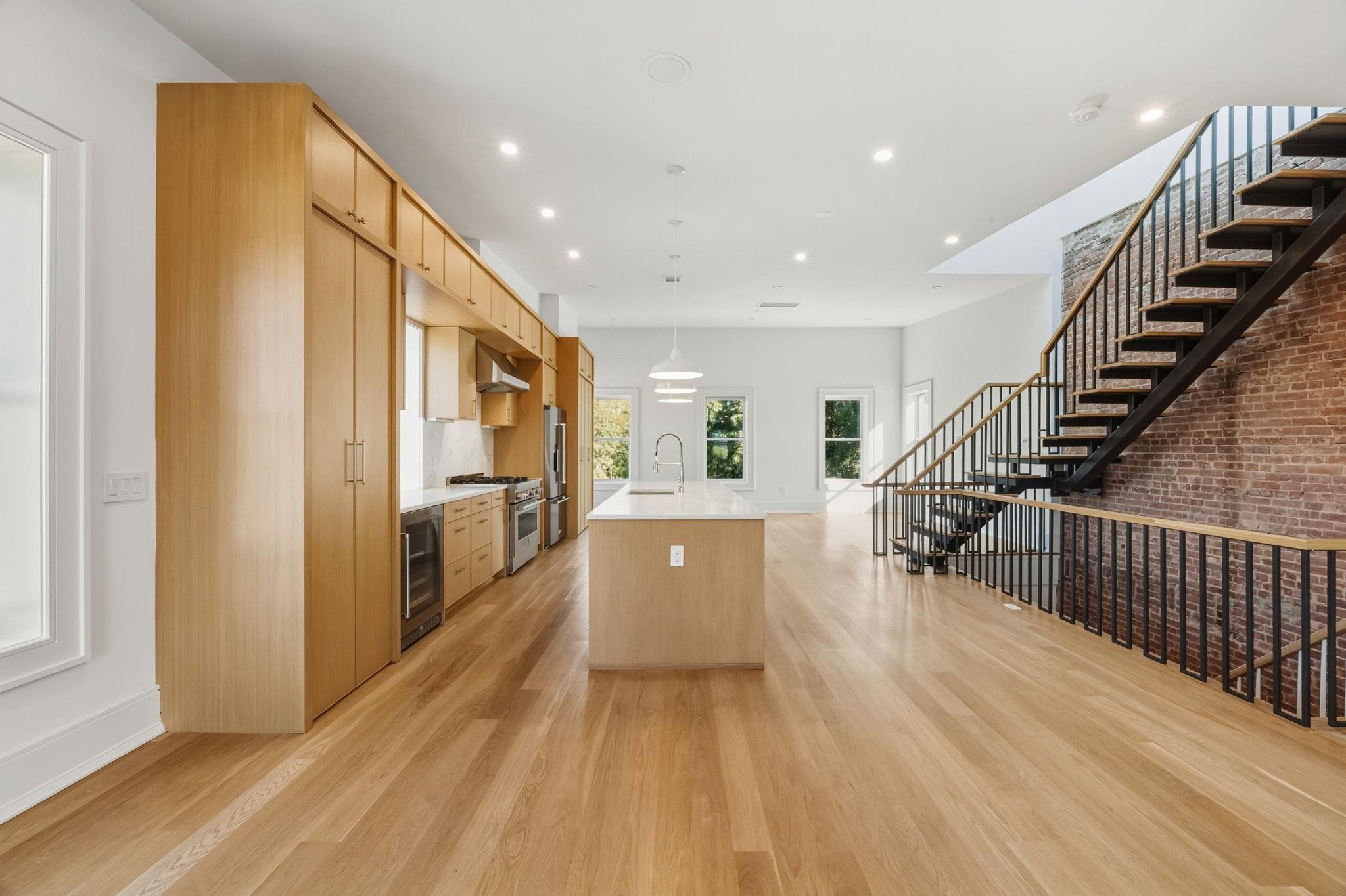 647 JERSEY AVE Unit: PH