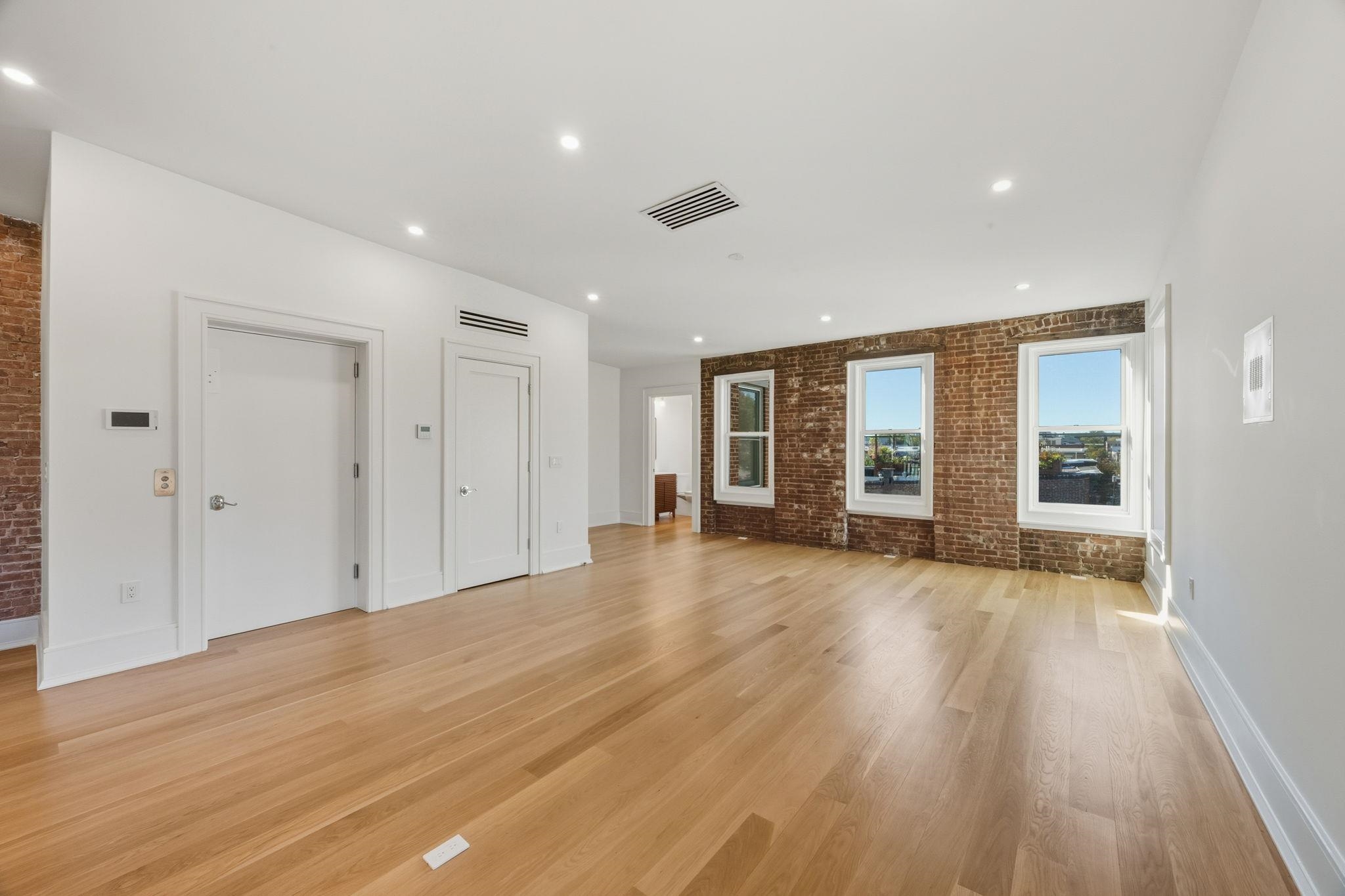 647 JERSEY AVE Unit: PH