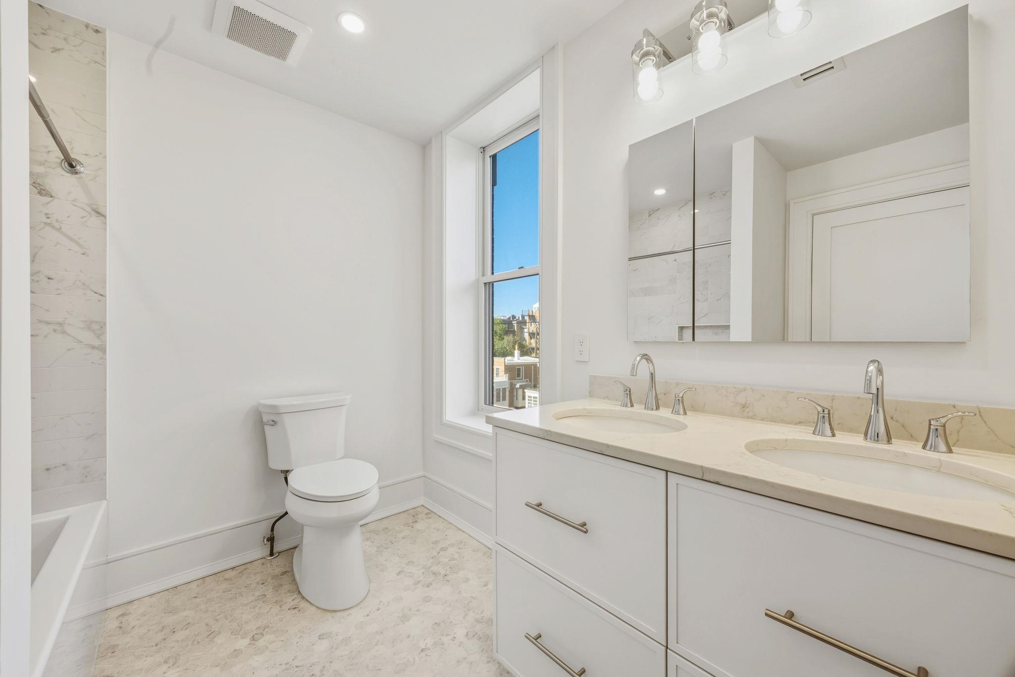 647 JERSEY AVE Unit: PH