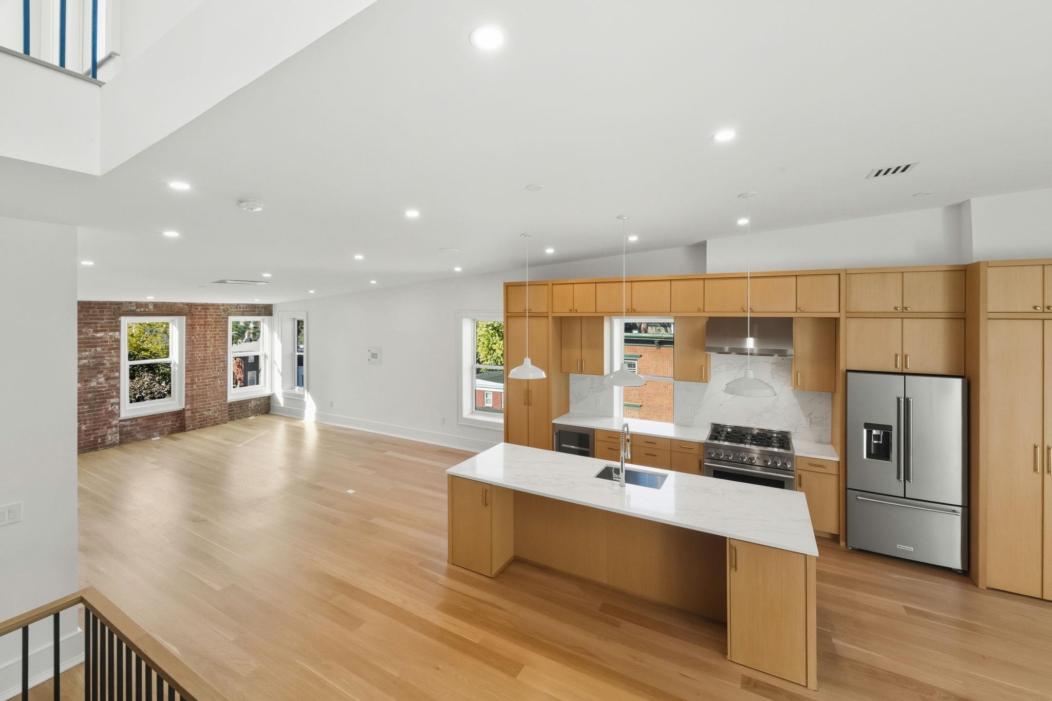 647 JERSEY AVE Unit: PH