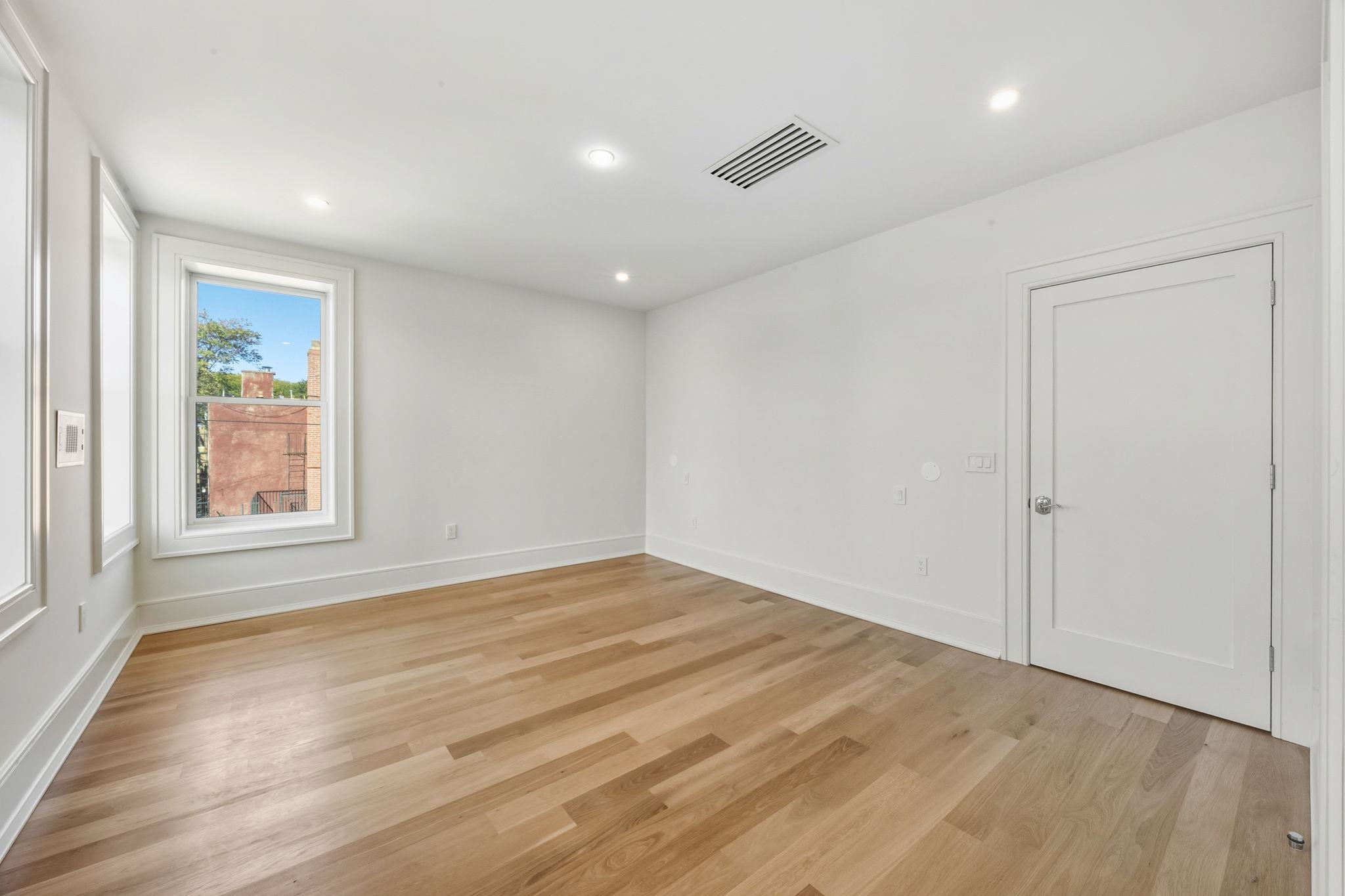 647 JERSEY AVE Unit: PH