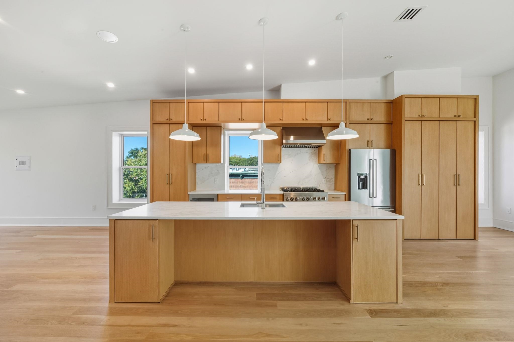 647 JERSEY AVE Unit: PH