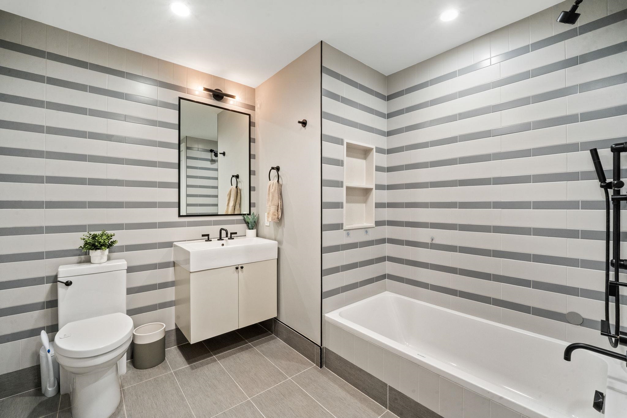 366 6TH ST Unit: 504