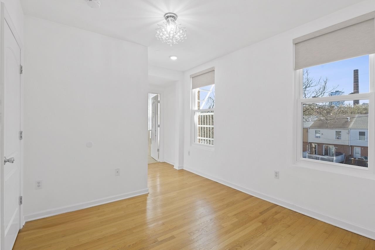 379 2ND ST Unit: 3