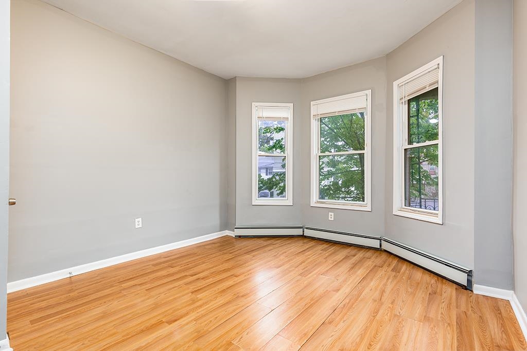 211 MYRTLE AVE