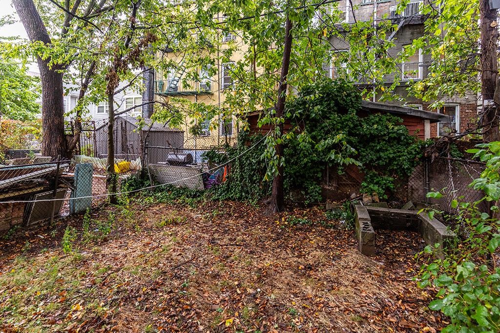 211 MYRTLE AVE