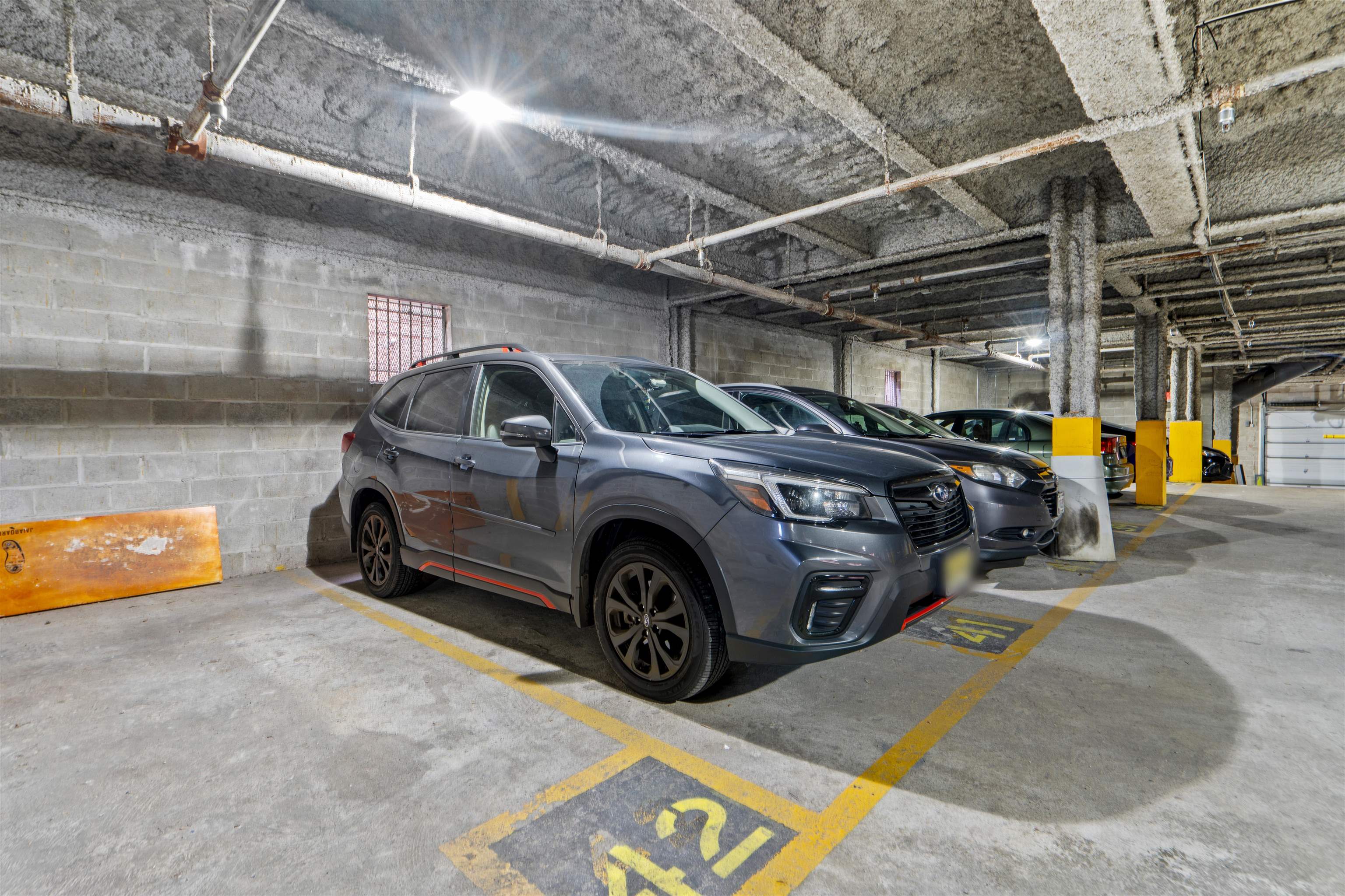 135 38TH ST Unit: 606